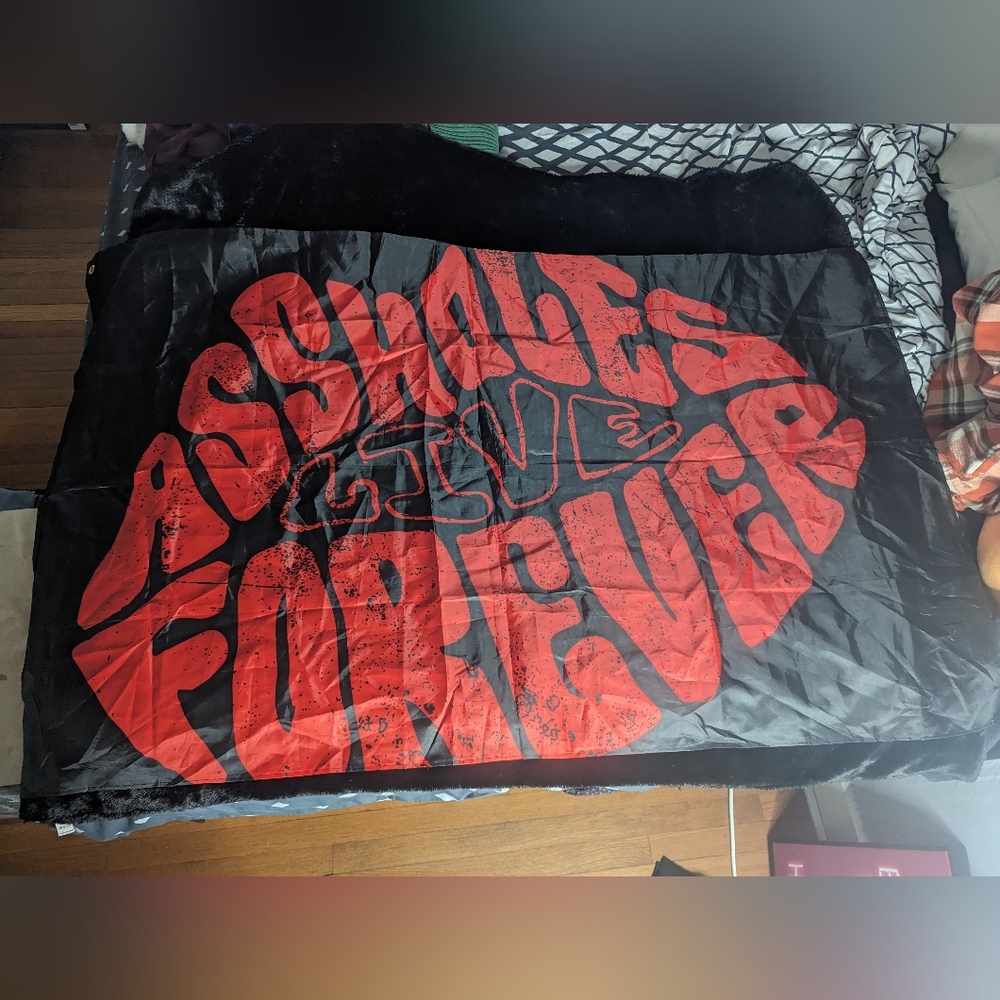 Brand new ALF FLAG lips - Picture 2 of 2